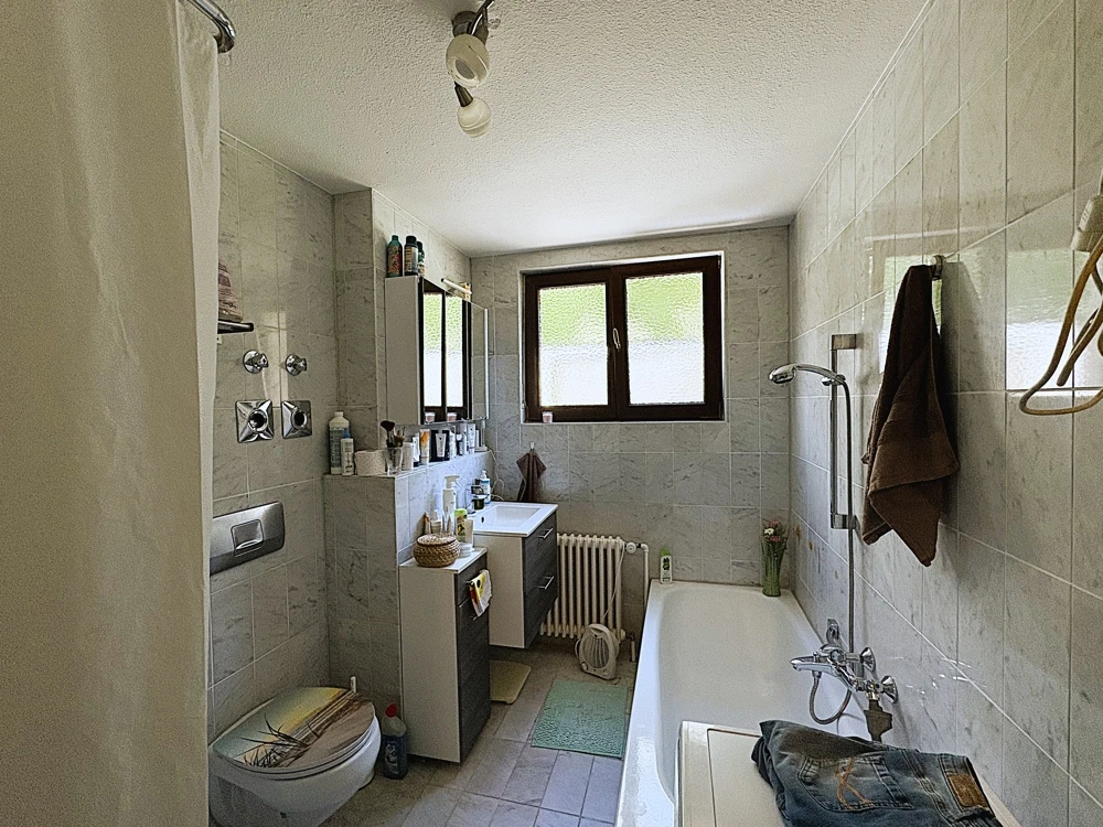 Weitere Ansicht des Badezimmers