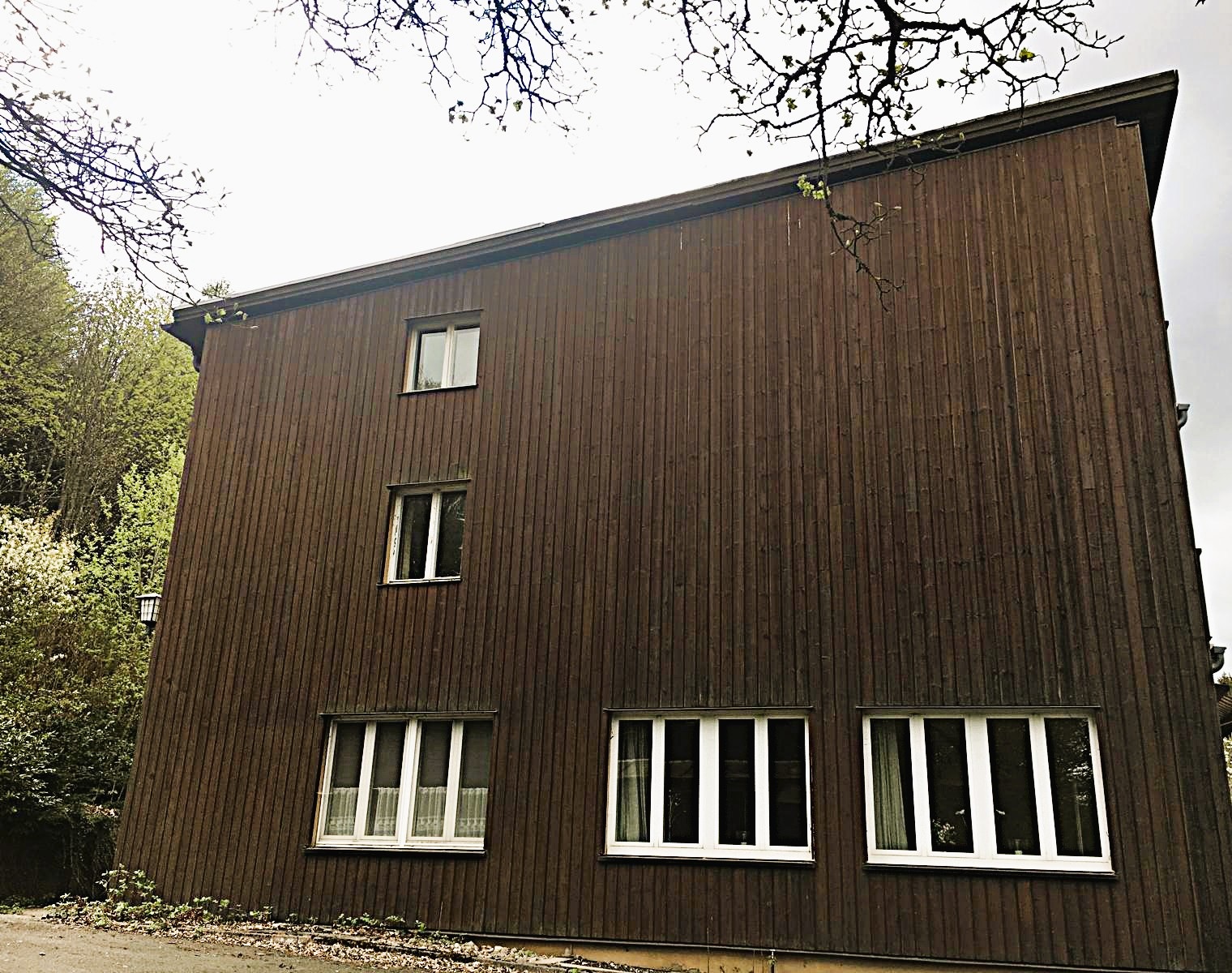 Seitenansicht des Bestandsgebäudes
