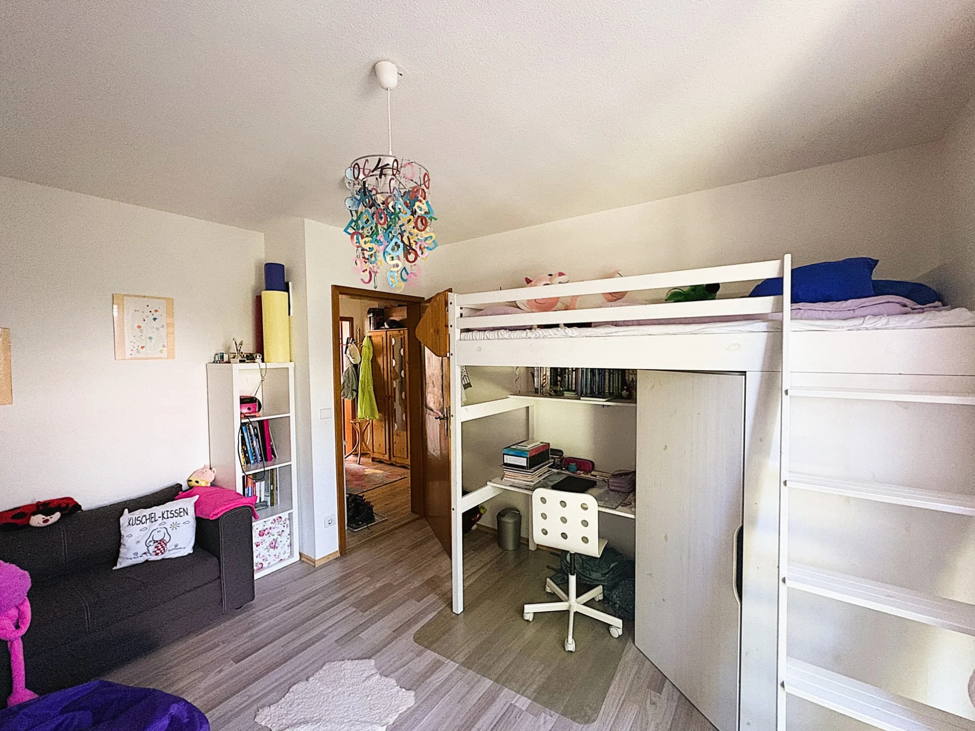 Als Kinderzimmer genutzter Raum im Souterrain laut Vorlage